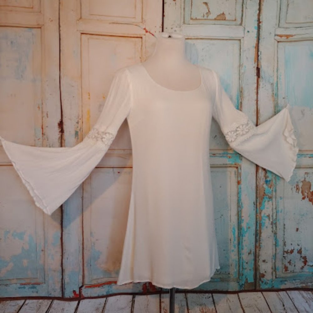 Double Zero angel arm lace sleeve w back tie dress  / size small / white